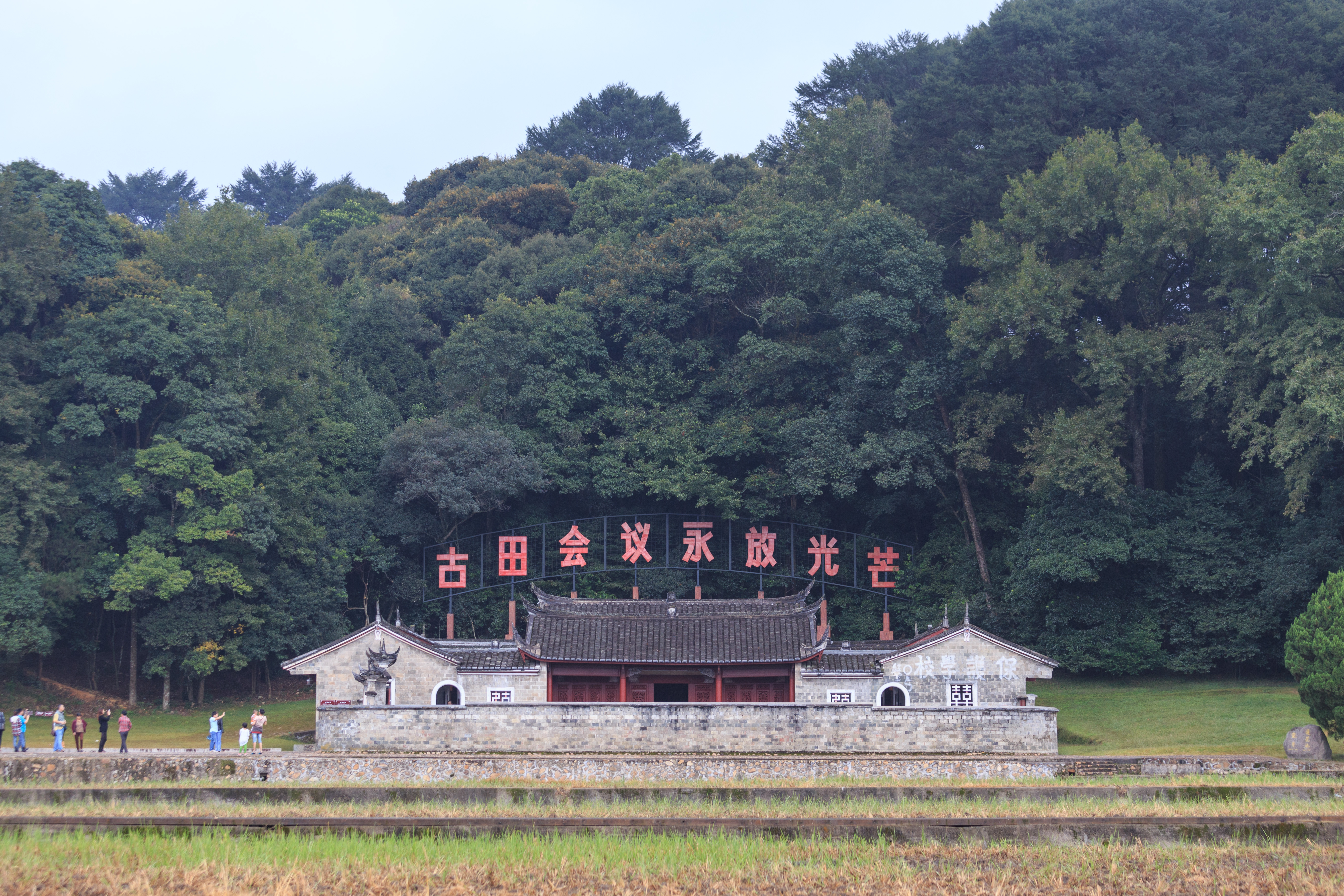 飞扬军事 1929年12月28日，中国工农红军第四军第九次党代表大会在福建省上杭