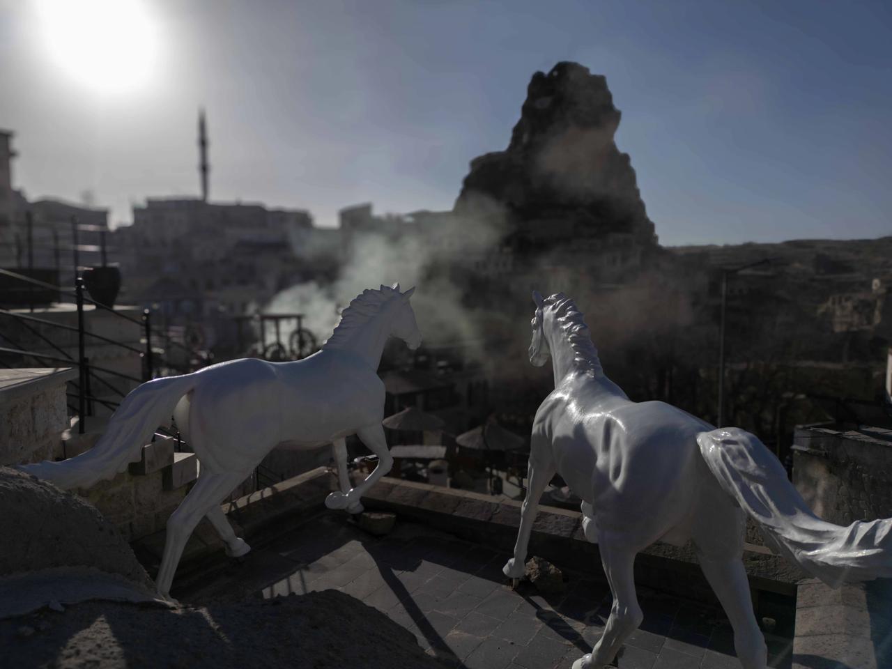 在卡帕多奇亚开启旅游打卡模式，位于安纳托利亚高原的这个地区有着广袤神奇喀斯特地貌