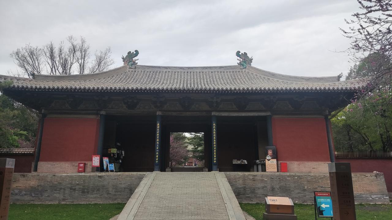 庄严肃穆