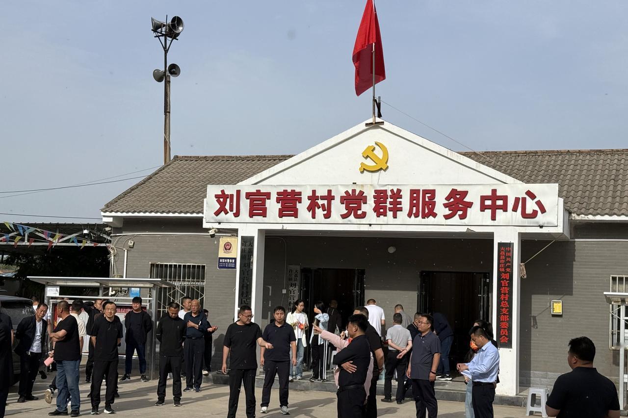 大荔许庄镇：周一例会开进村 “一线问诊”履职解民忧
       （李世居、孙颖