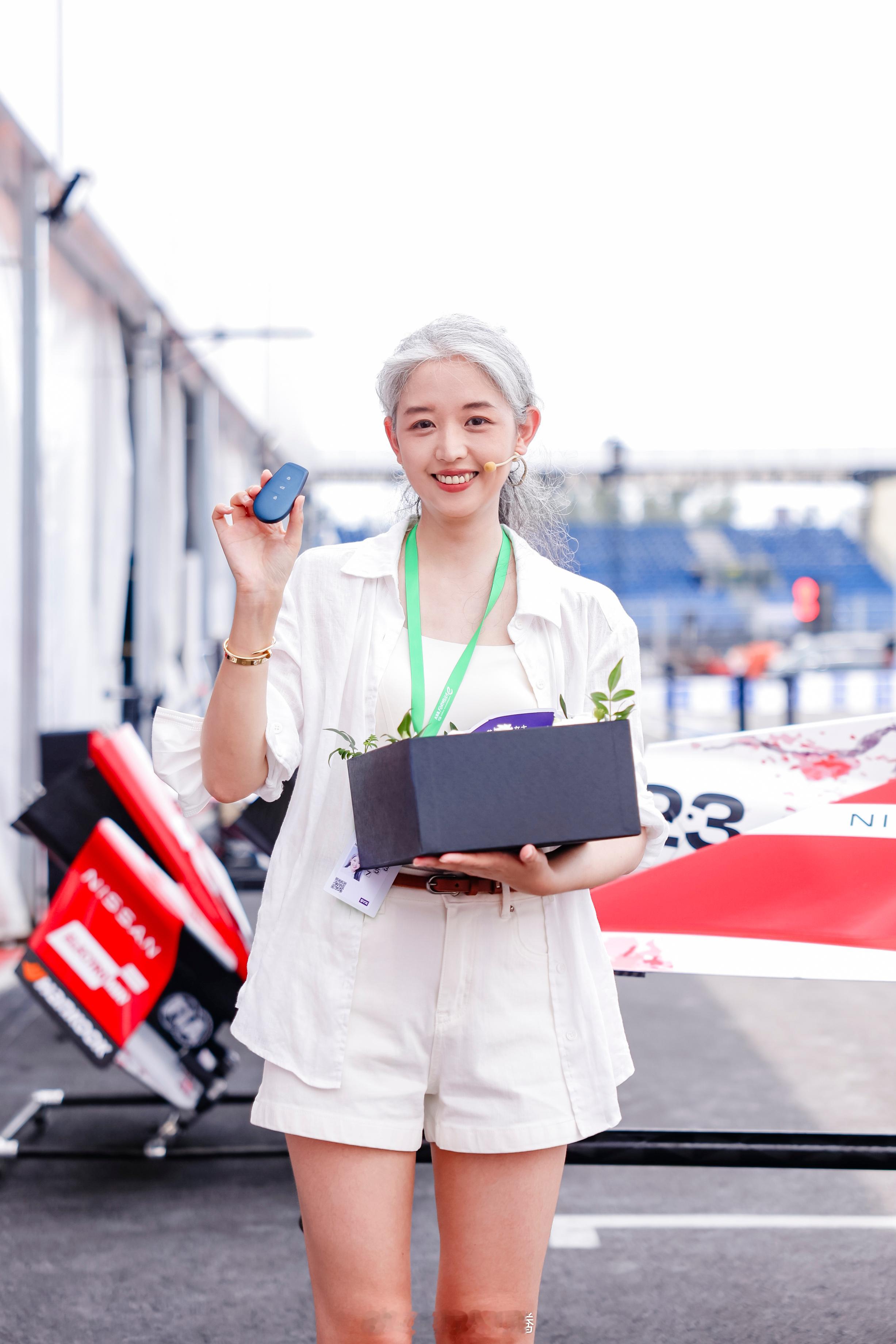 Momenta女神喜提第一万台NX8谁能想到平时代步的家用SUV，骨子里藏着FE