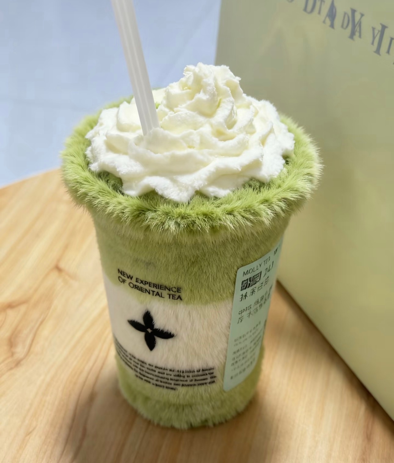 如何正确请同事喝奶茶想请同事喝奶茶先分清场合，下午茶小额分享最合适，不强行劝喝，