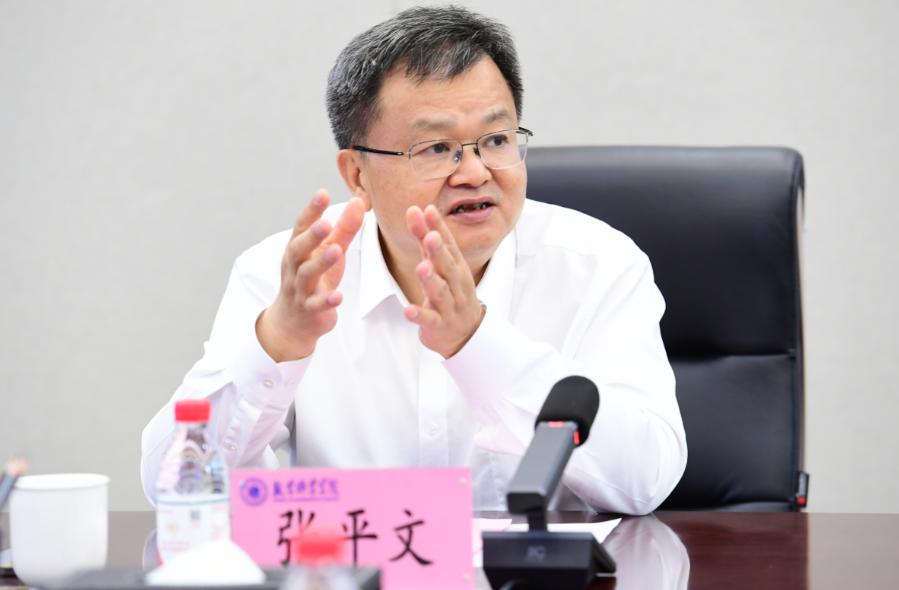 武大这事真反常！


处分学生时真干脆
撤销处分时一直拖着不办
校长说要等上级安