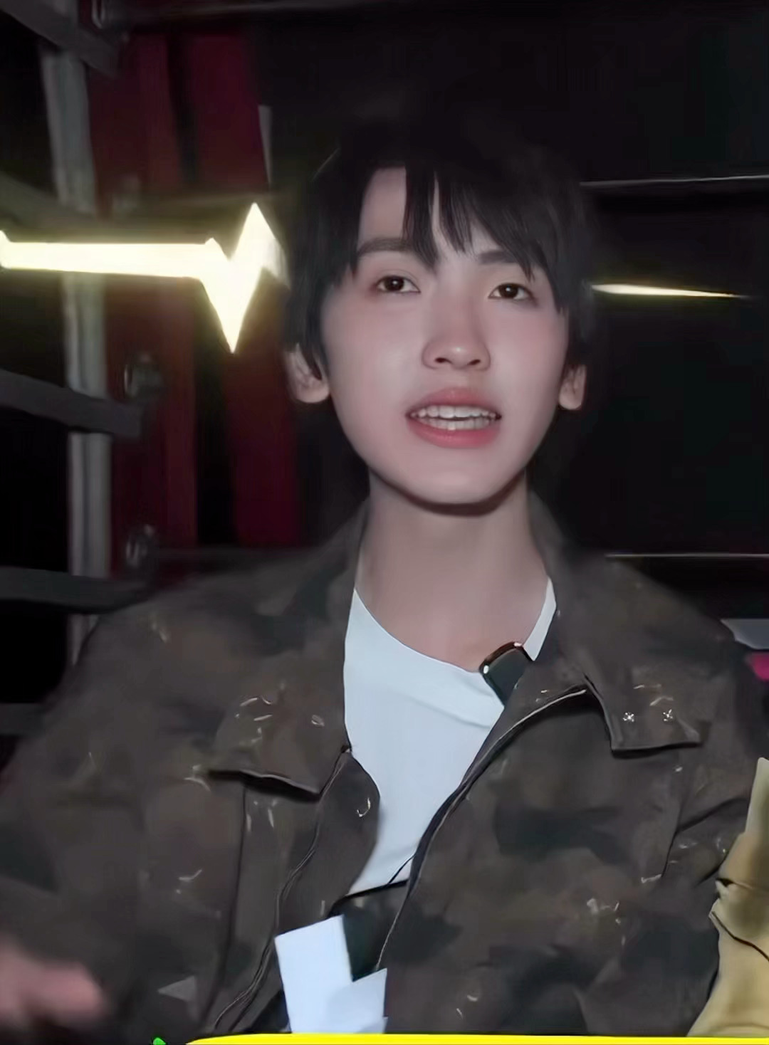 左奇函在摩天轮上许愿，心怀热忱满心纯粹，这样赤诚许下的心愿，一定会慢慢开花，全部