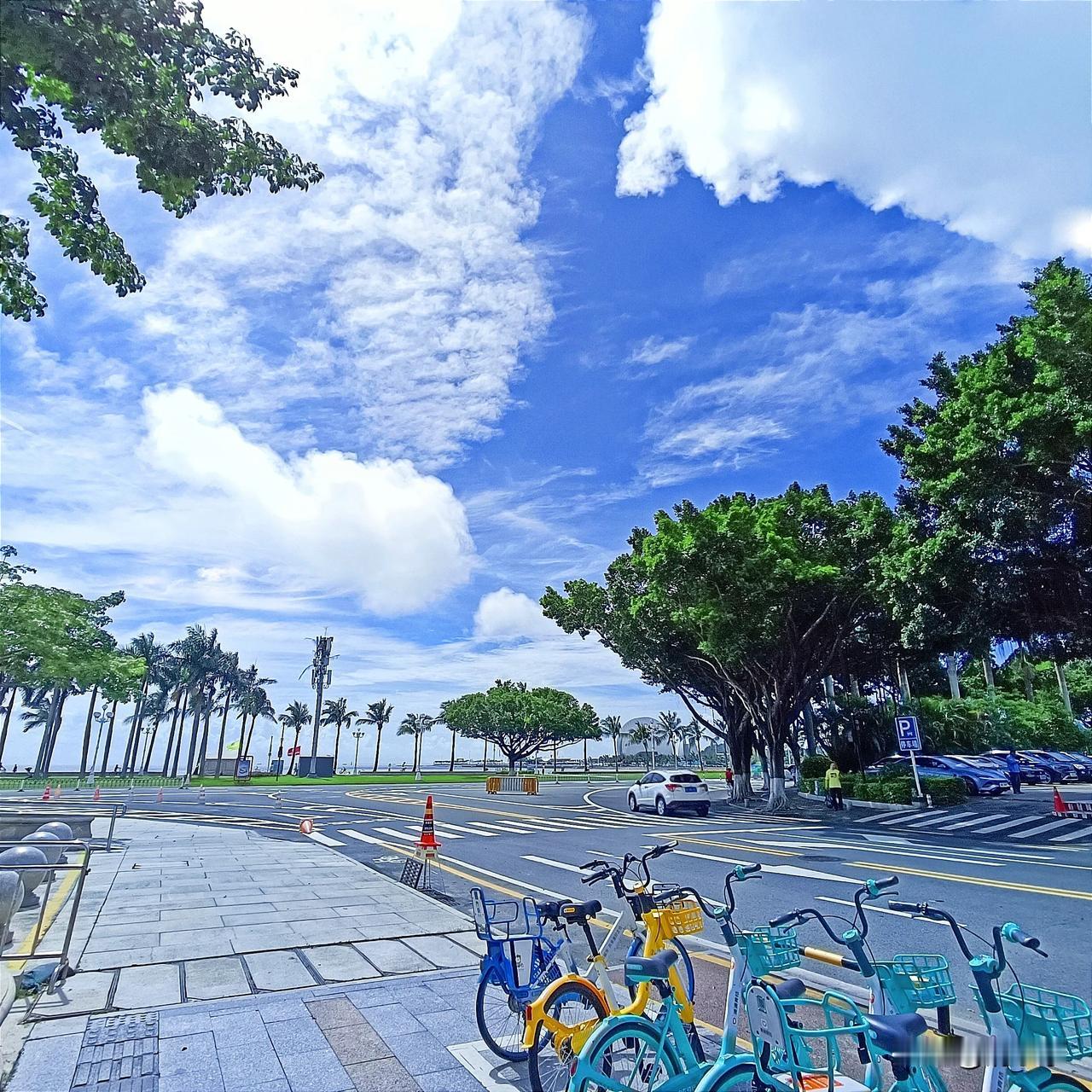 #上联：风吹东南西北，求下联#
上联：风吹东南西北

下联：屏显诗词歌赋
   