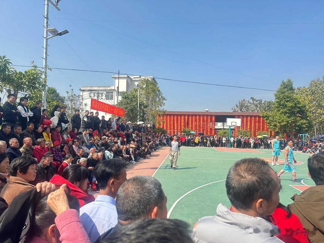 广西农村乡村的年味，篮球比赛是唯一的集体活动。广西醉美乡村 村头的篮球场