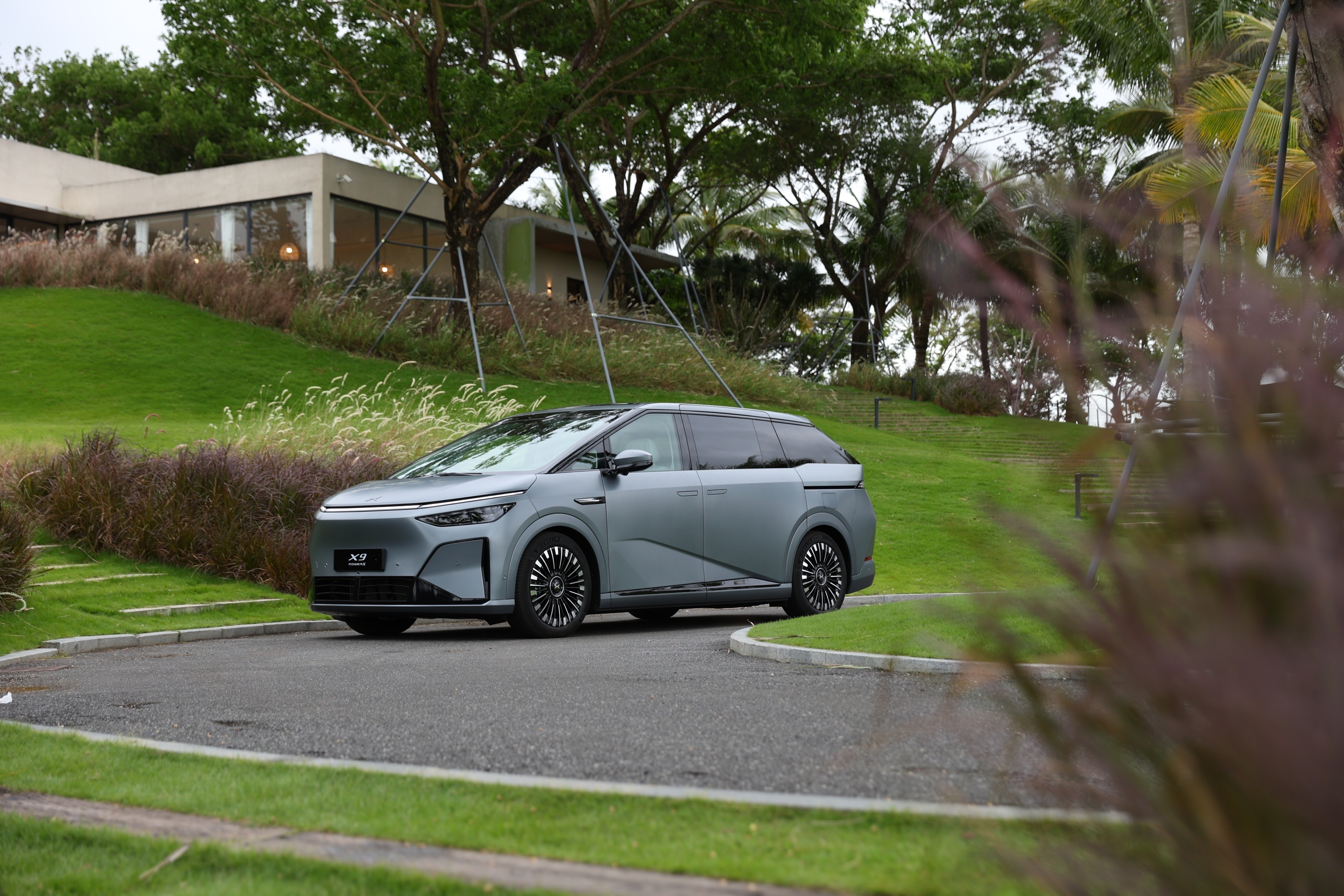 说到新能源MPV，现在市场中的选择不在少数。但如果加上“增程”这个限定，就只剩下