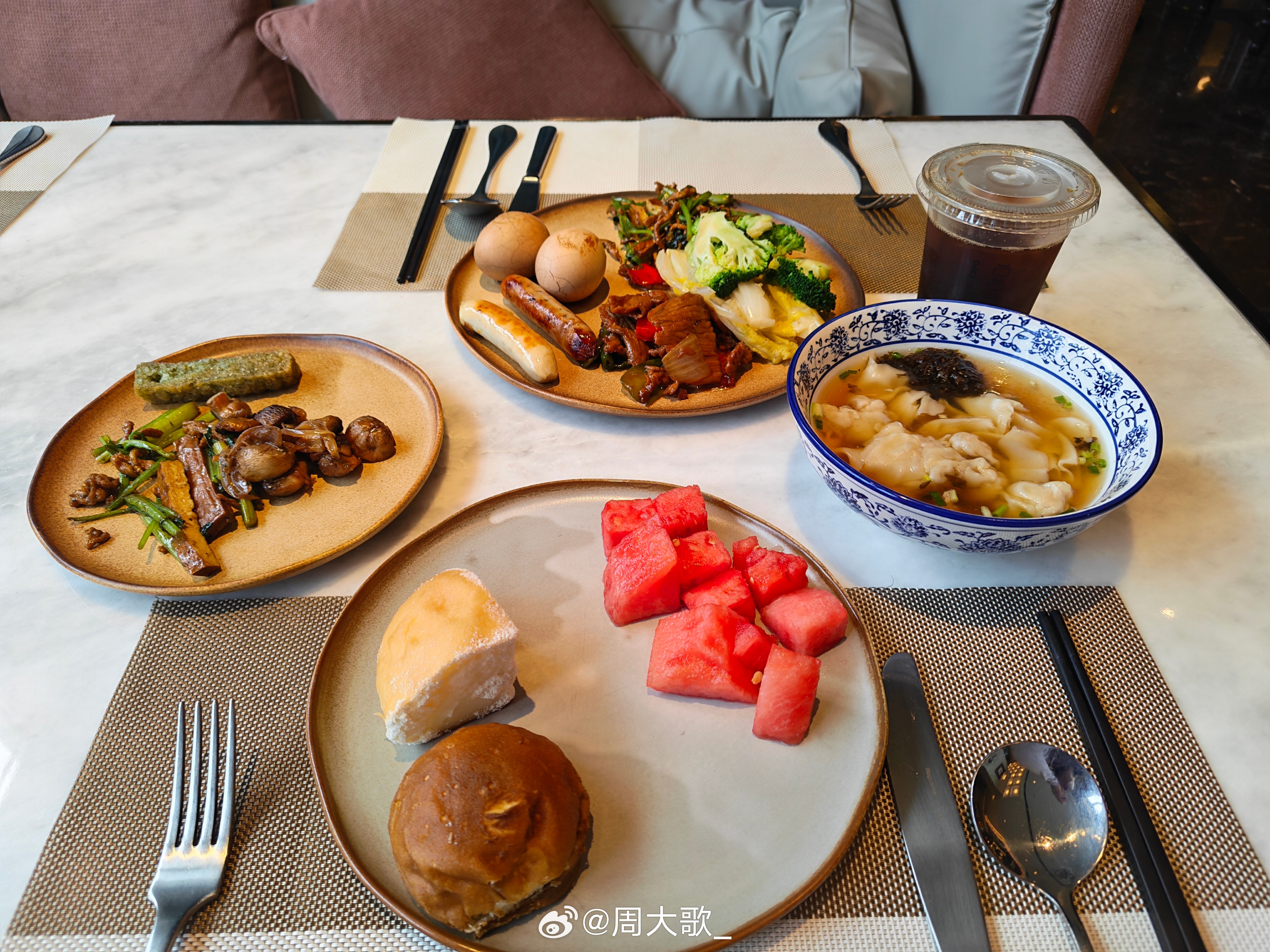 早呀🌹ᐕ)⁾⁾今天终于有点时间吃早饭了前几天都时间紧迫在上海给自己安排了一点点