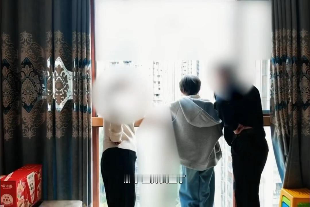 余政霖：我的小区都不安全他爸：你现在还没到那个地步笑鼠我了hhh 