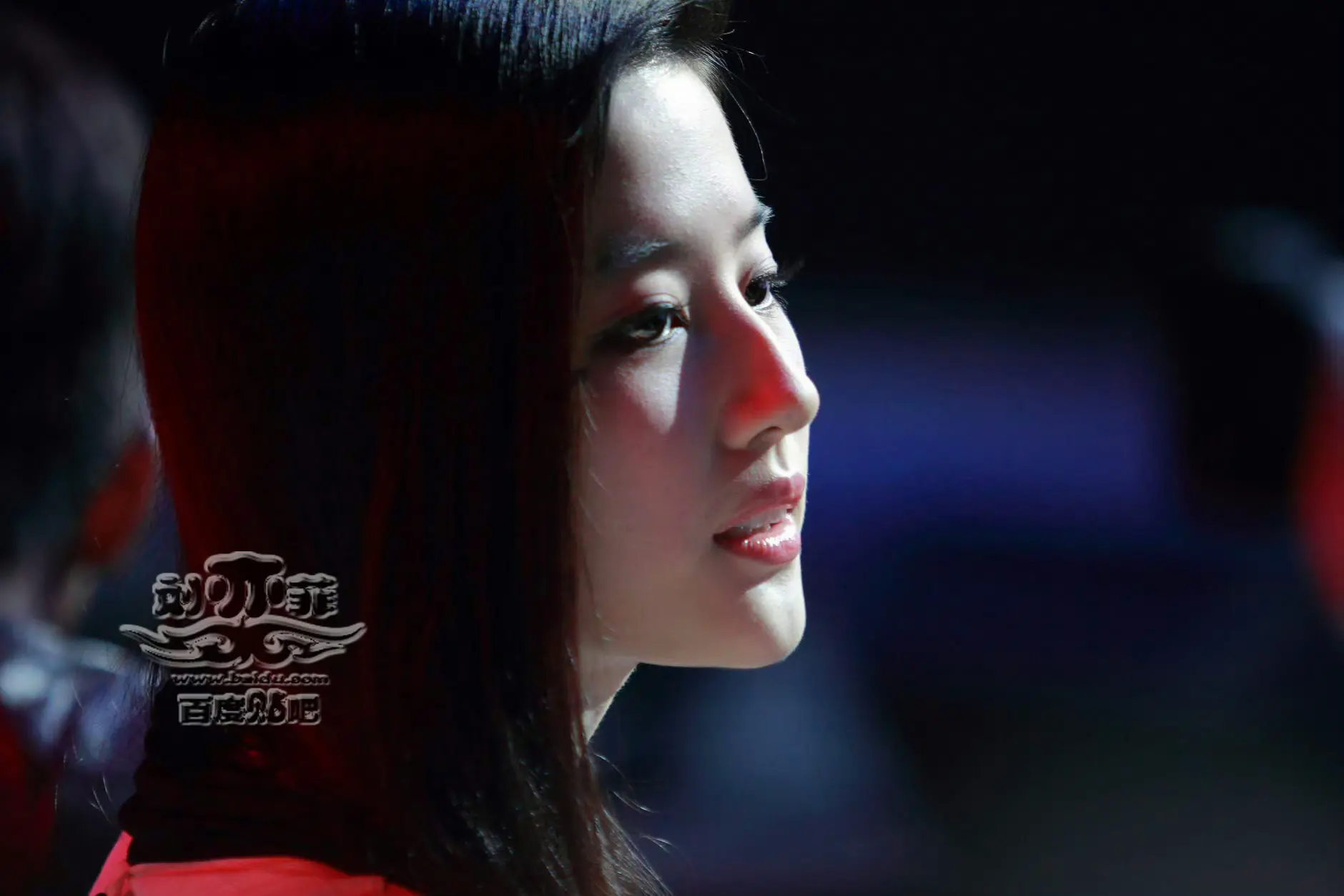 这个侧颜简直美得前无古人 后无来者啊