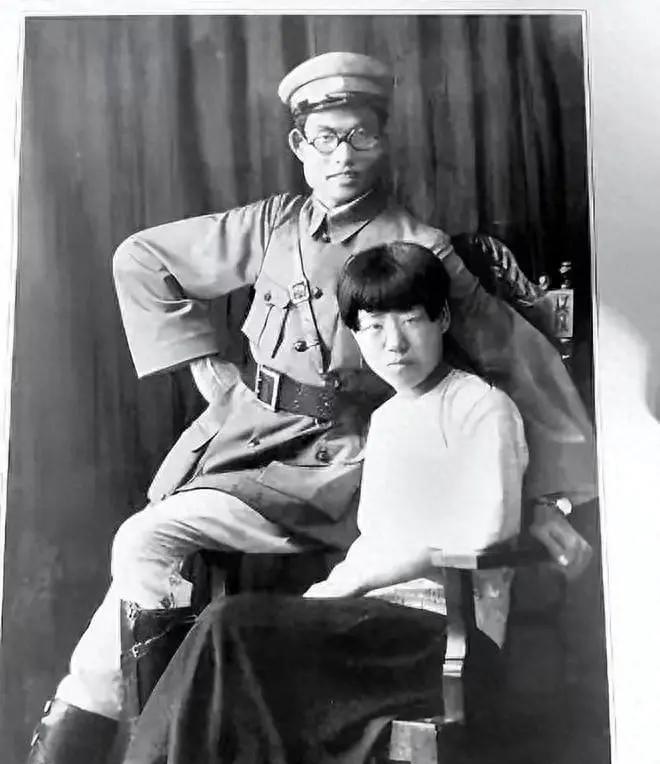 她离婚15年后前夫成开国大将，儿子也成了中将，她自己命运如何？
这位传奇女性名叫