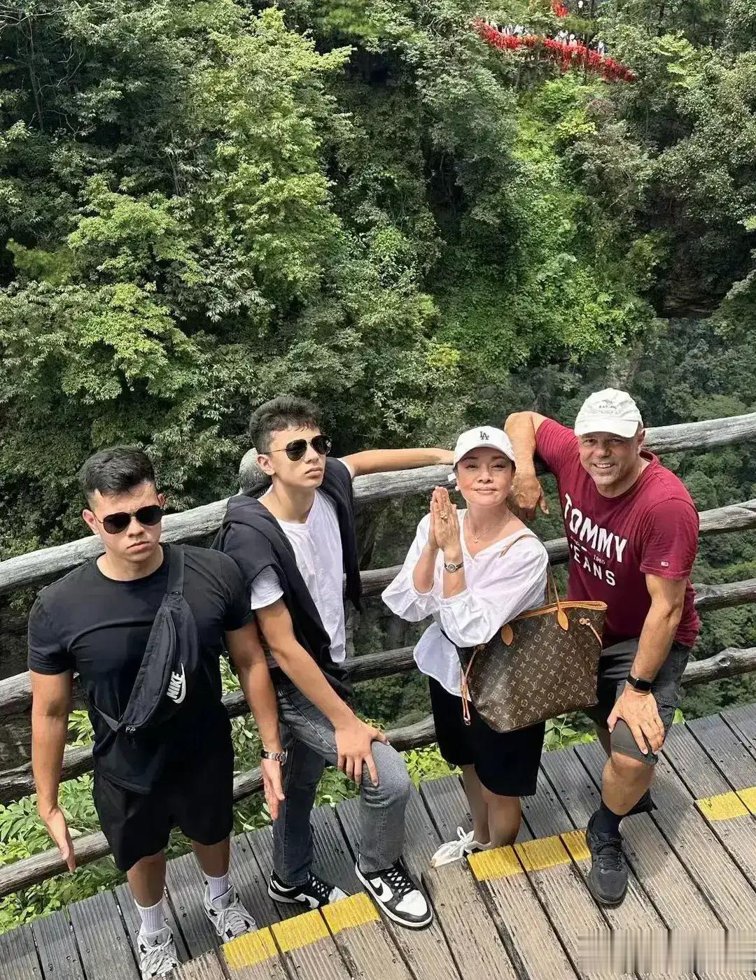 老戏骨史可的生活照，两儿子一个比一个帅，一个比一个酷，一个比一个壮实，一个比一个