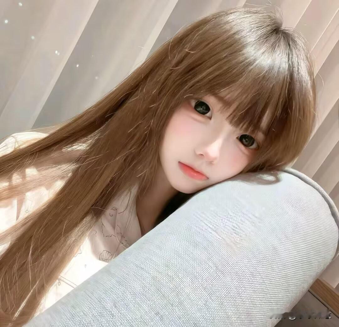 你有没有发觉？
其实到了一定的年纪好像对啥也不感兴趣了
逛街买衣服，鞋子
商场超