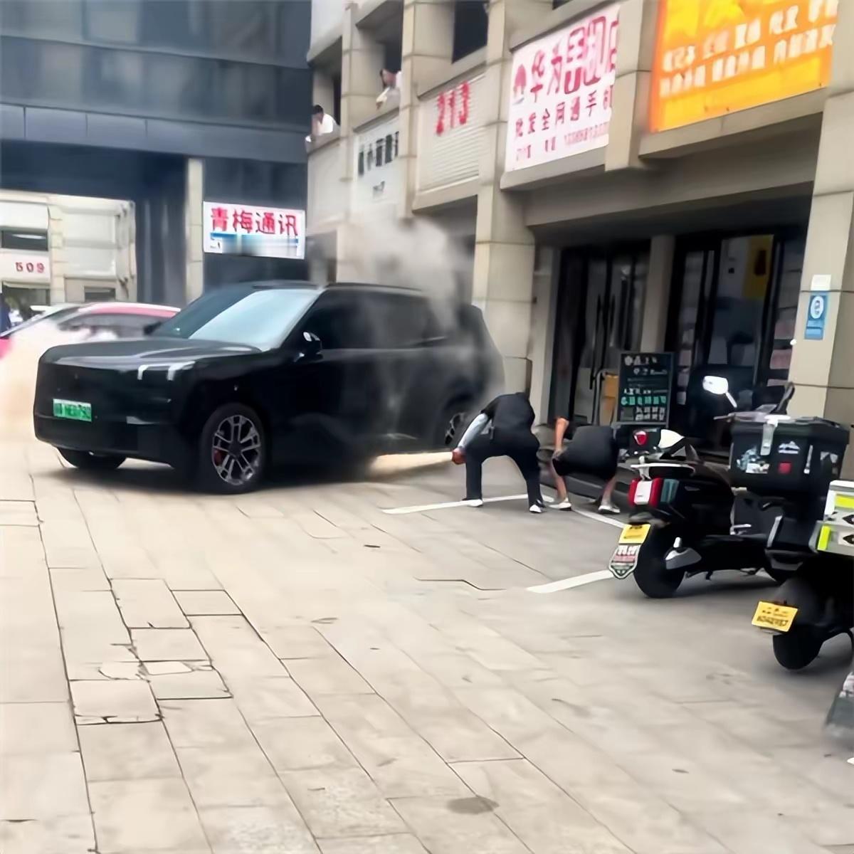近日，网络上流传杭州一辆领克900起火自燃。事实究竟是怎样的？官方回复来了——并