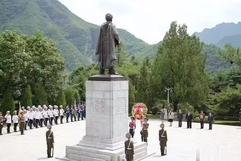 7月26日，在朝鲜解放战争胜利70周年之际，朝鲜最高领导人金正恩拜谒了桧仓中国人