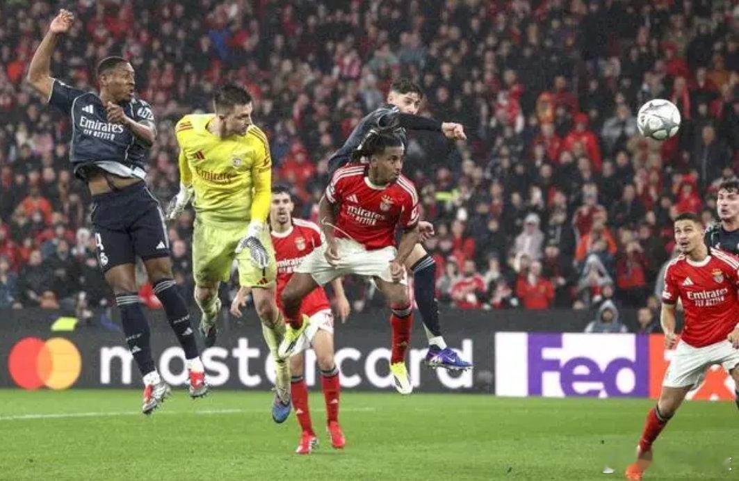 4-2爆冷皇马！本菲卡门将读秒绝杀 穆帅创神迹 本菲卡4比2皇马 北京时间1月2