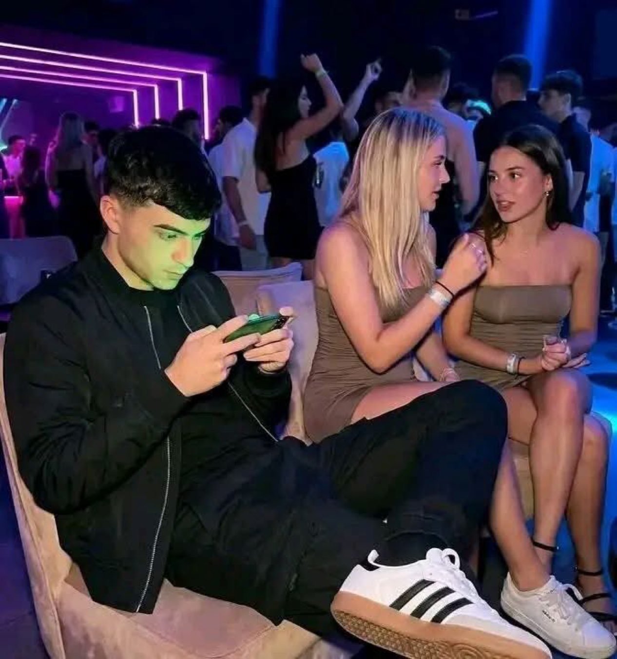 佩德里单身不是没有原因的巴萨