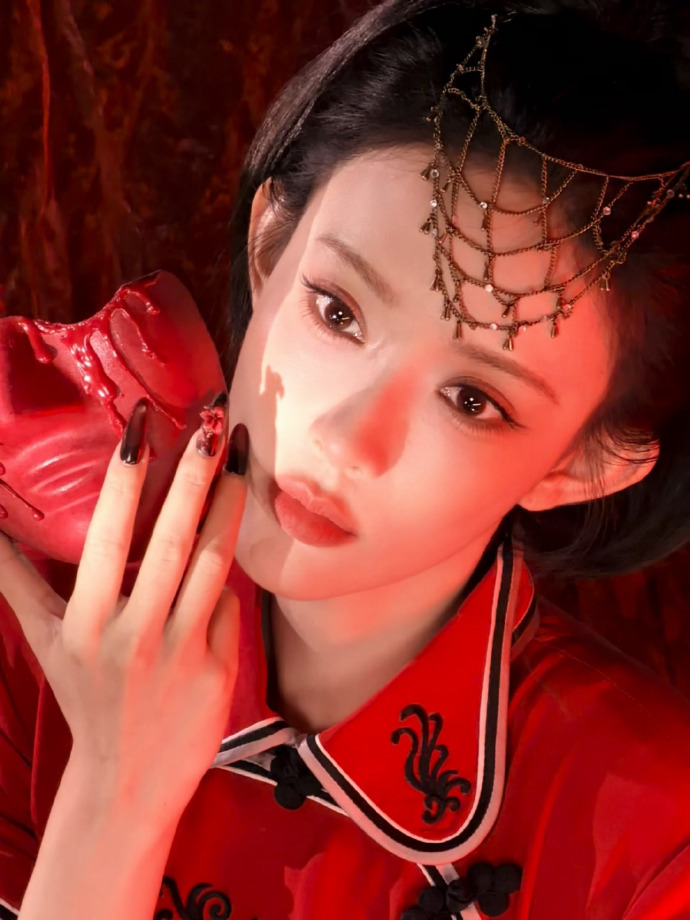 女明星 “好六夜” 造型集中出图，多样穿搭展现时尚巧思。妆容精致造型亮眼，贴合夜