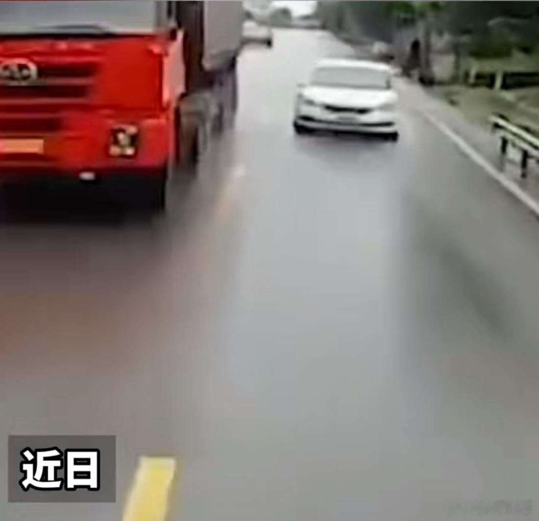 车辆主动安全避让封神名场面 这就是智能辅助驾驶的存在的意义，在遇到突发情况时，他