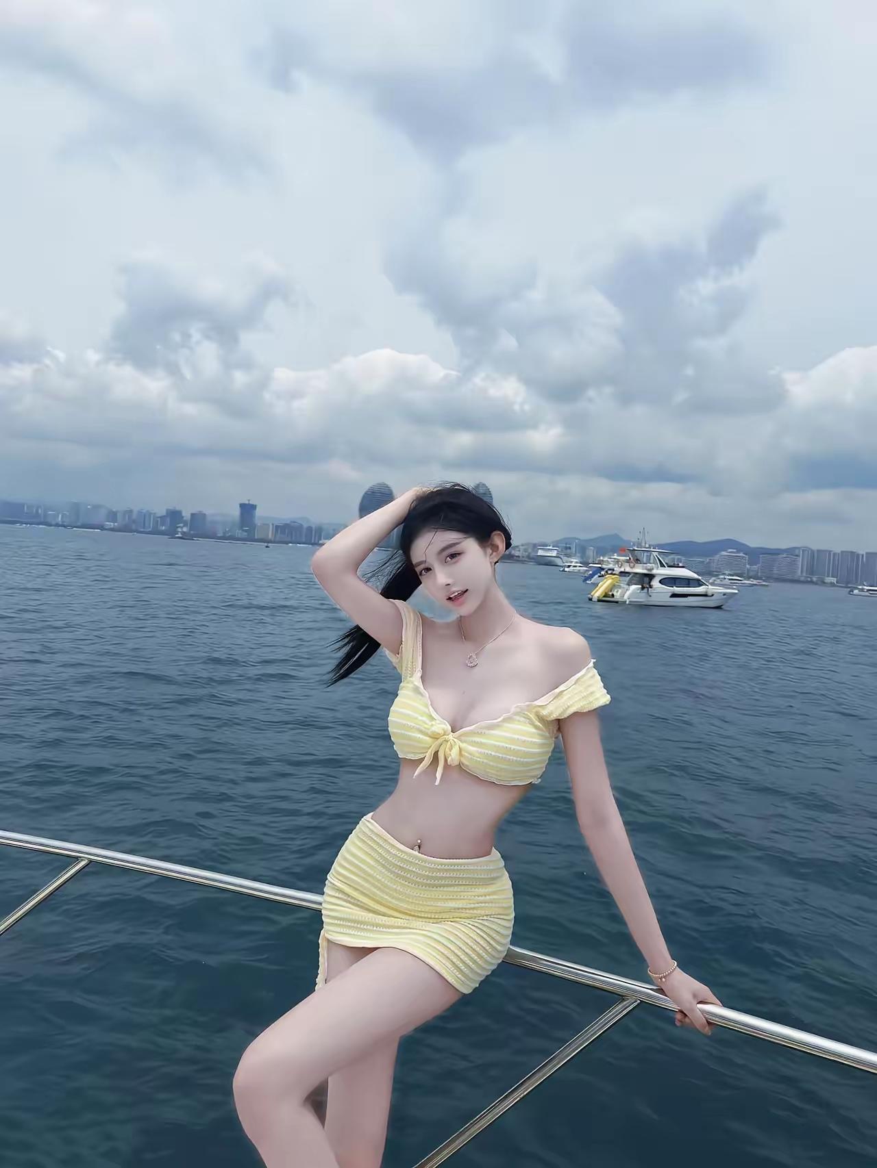 海风拂面，摇曳生姿