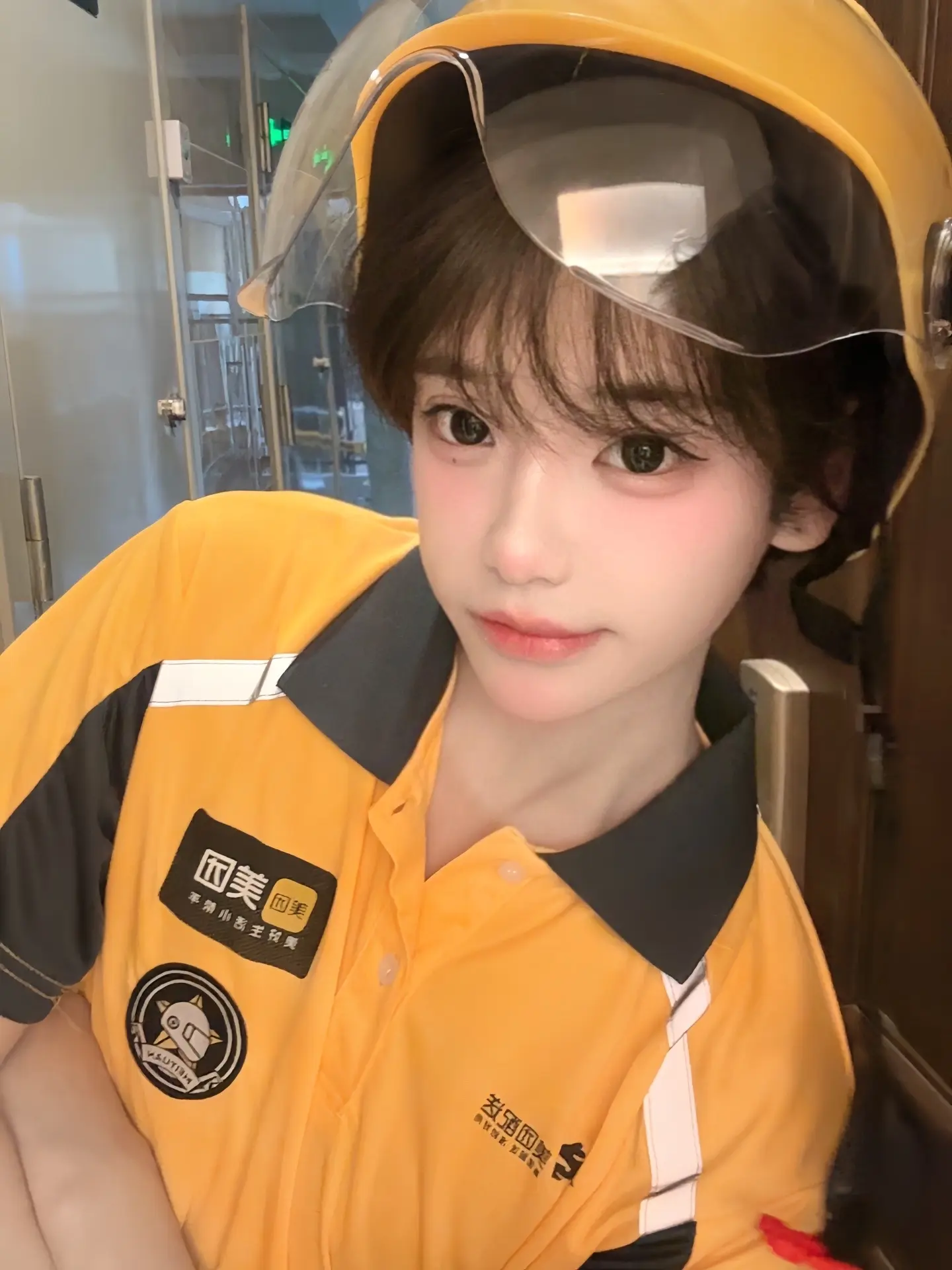 嘘 我是偷偷跑来见你的( ˙◊˙◞)◞。