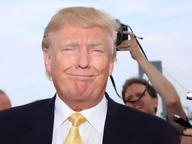 当下处境最为窘迫的国家，无疑是美国。
 
其一，假如美国不打伊朗，遍布中东的美军