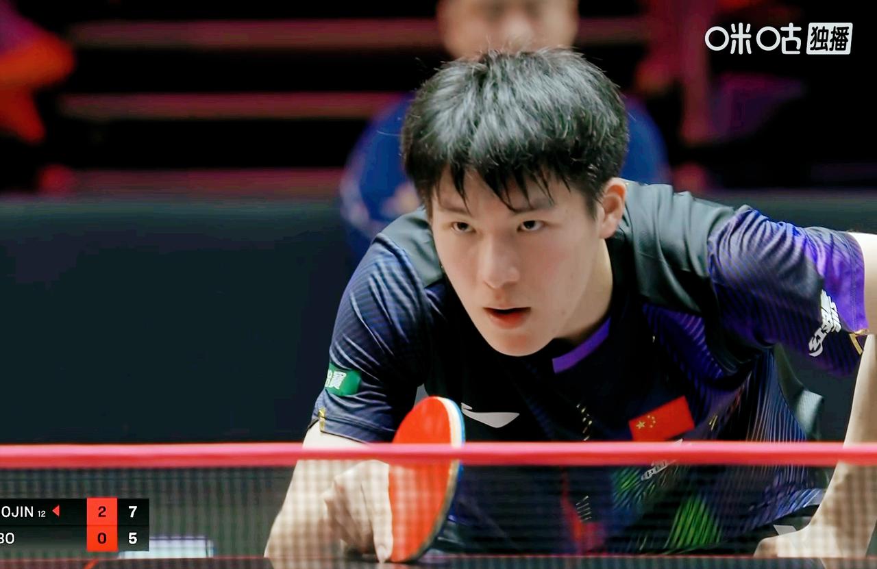 遗憾，国乒18岁黑马止步新加坡站首轮。
前两局温瑞博战术犹豫不定，
被张禹珍打了