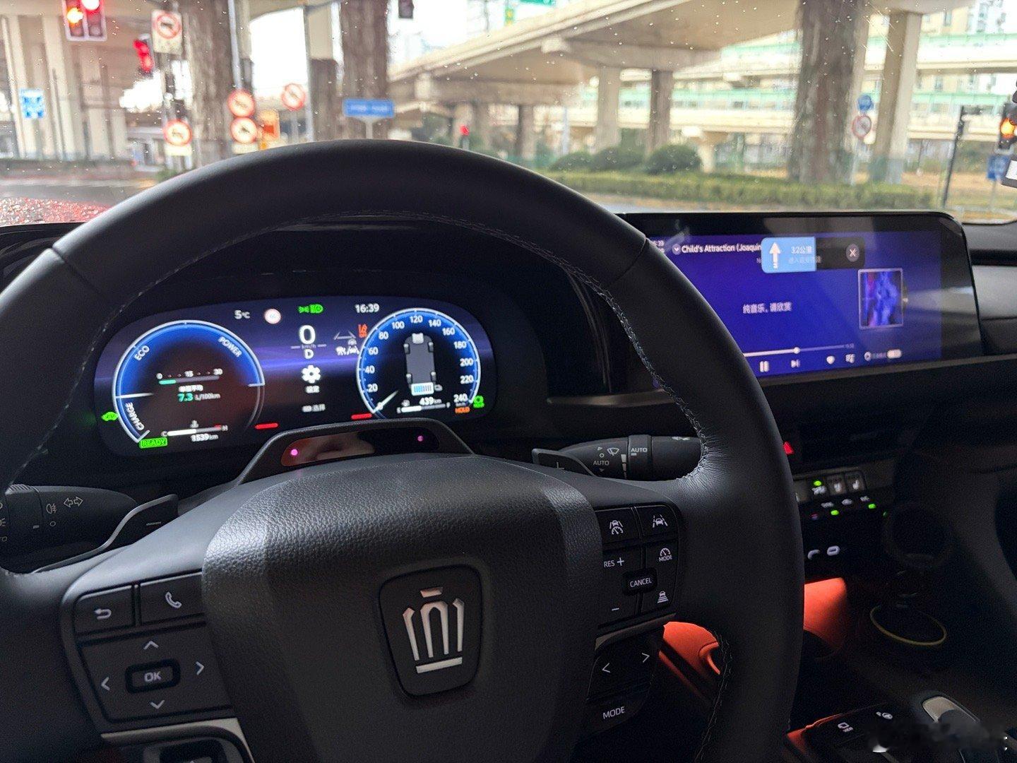 我一直认为，车开起来怎么样，是非常重要的一件事。但我发现大家都不开车，这就让问题