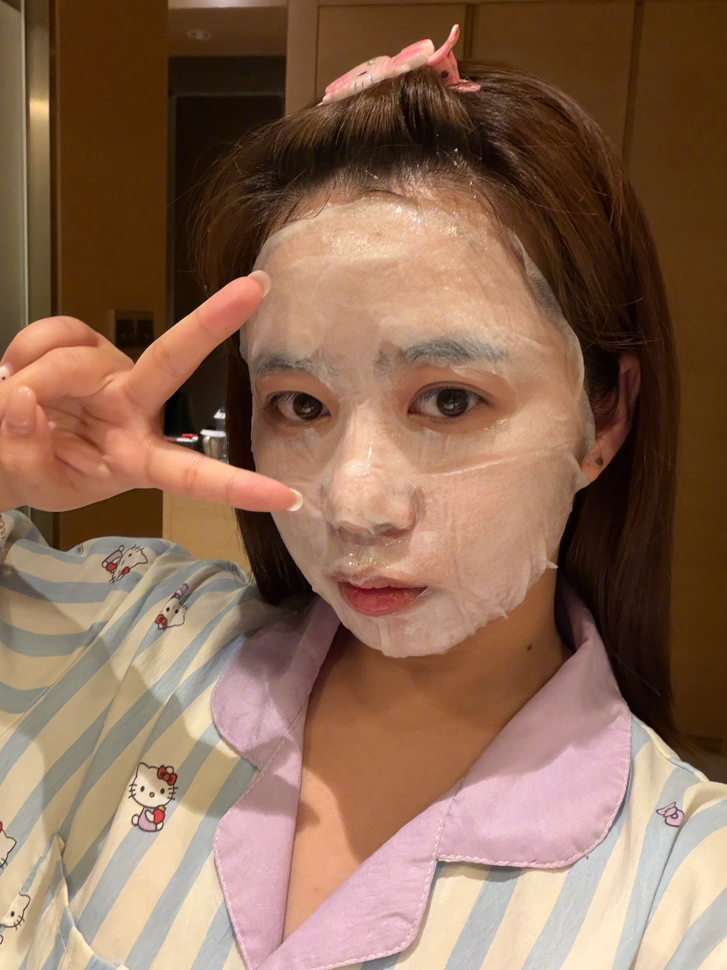 生活手记 今晚决定早点睡！所以，敷完面膜立马睡觉💤 