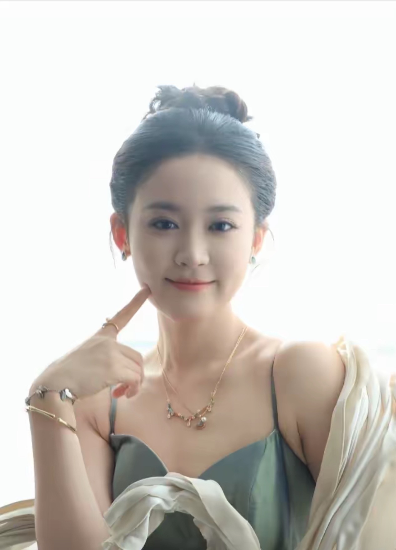 郭宇欣飞升的时候还有一个短剧女主苦苦挣扎剧拍了不少，可日薪居然只有6000元她就