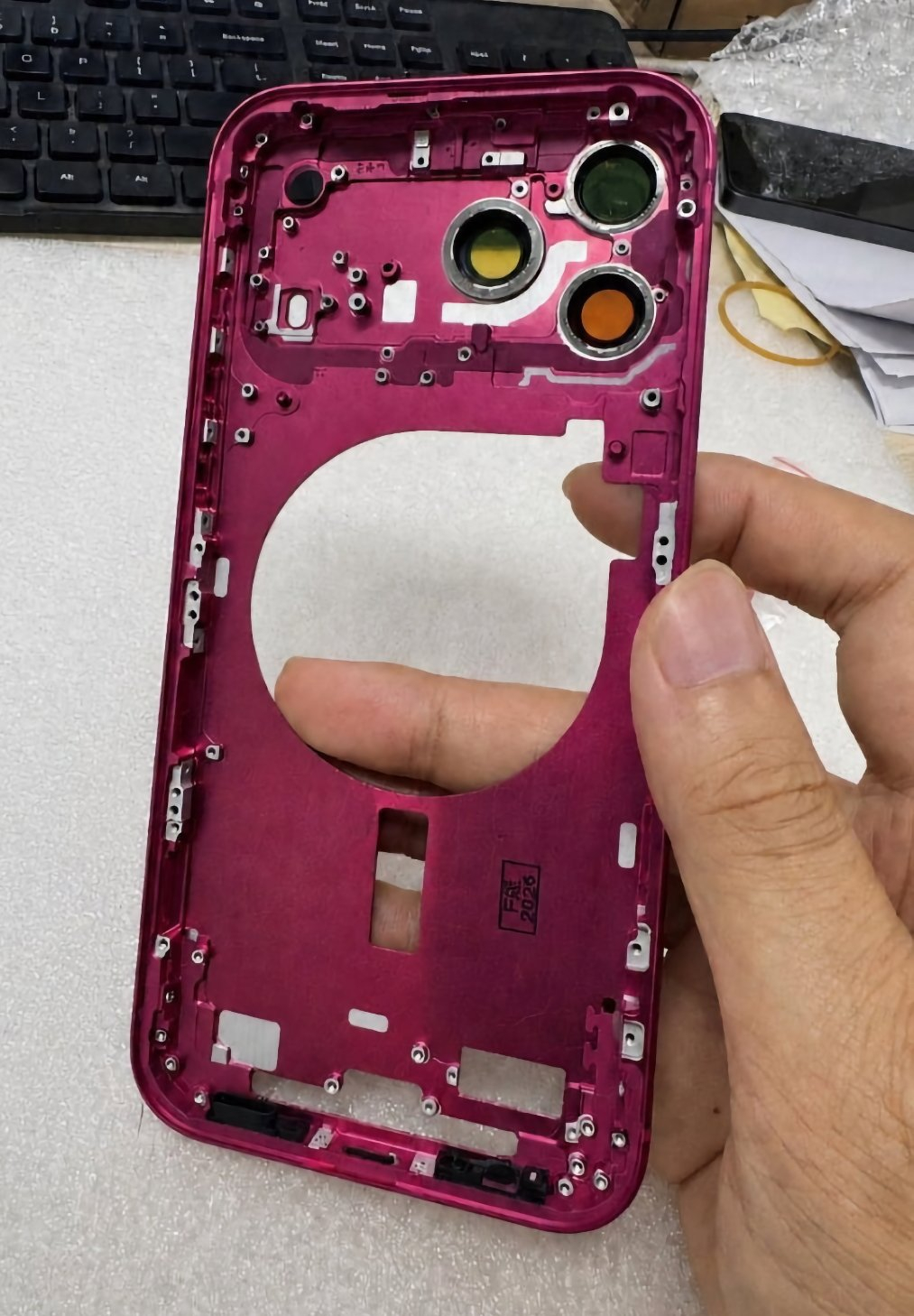 iPhone18ProMax配色 疑似iPhone 18 Pro机身的图片被泄露