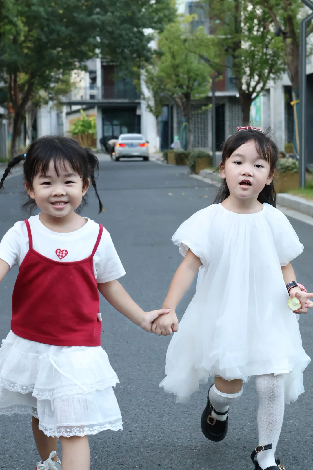 人类幼崽的友谊，甜到心尖上🍬