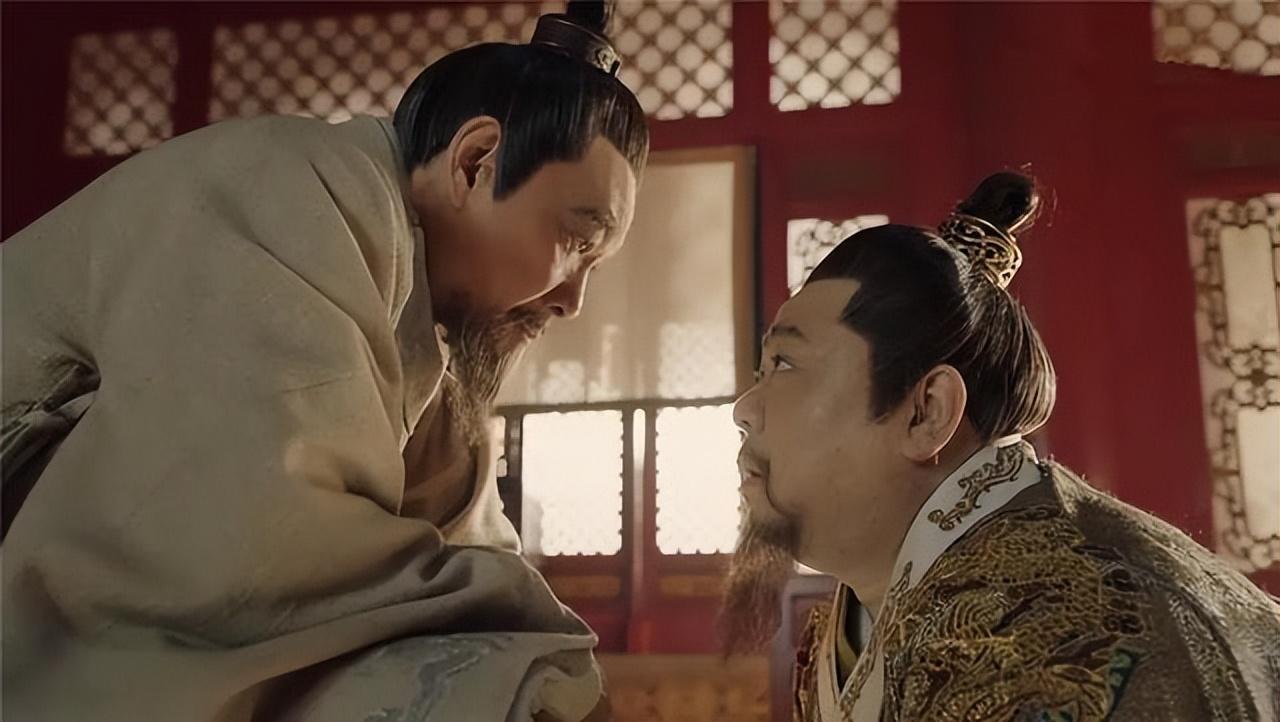 有句话说：比皇宫更危险的是东宫，比皇帝更难当的是太子。 
 
朱高炽听了这句话，