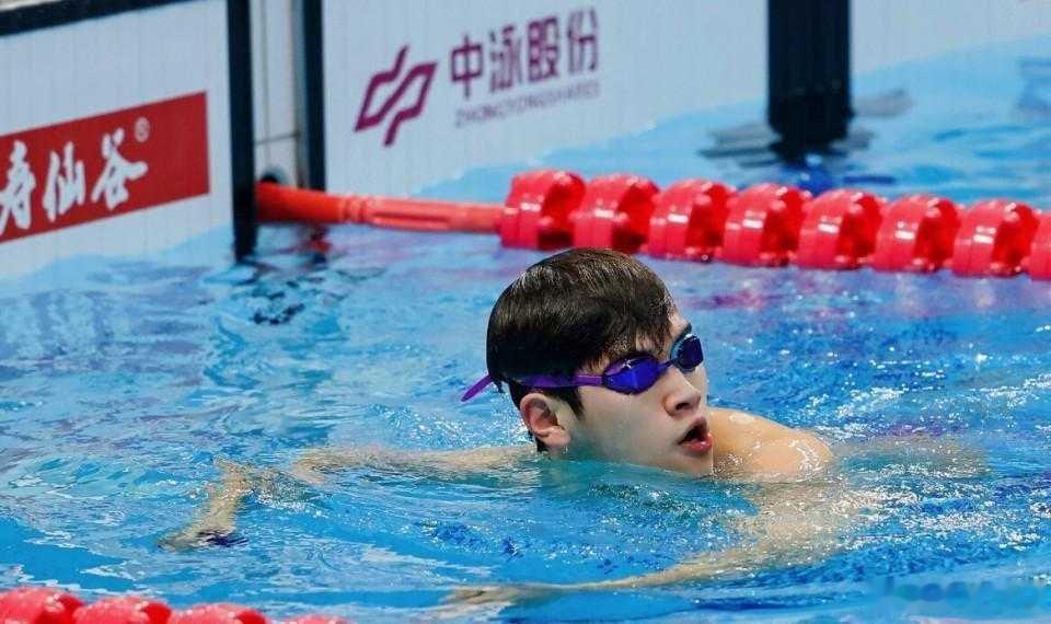潘展乐100米自夺冠2026全国游泳冠军赛两代飞鱼正面交锋！全国冠军赛男子100