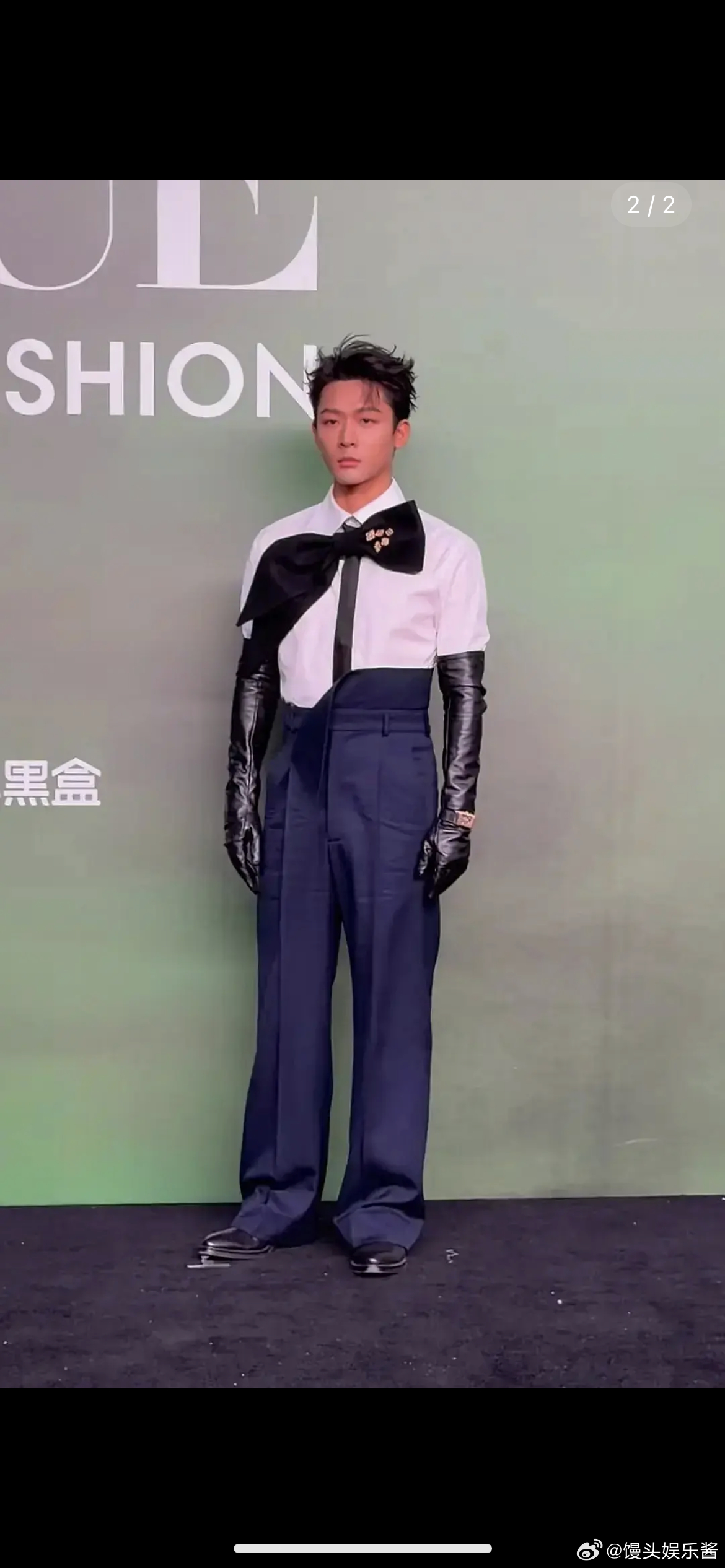 周冬雨和张晚意是今晚造型最灾难的两人吗 ​​​