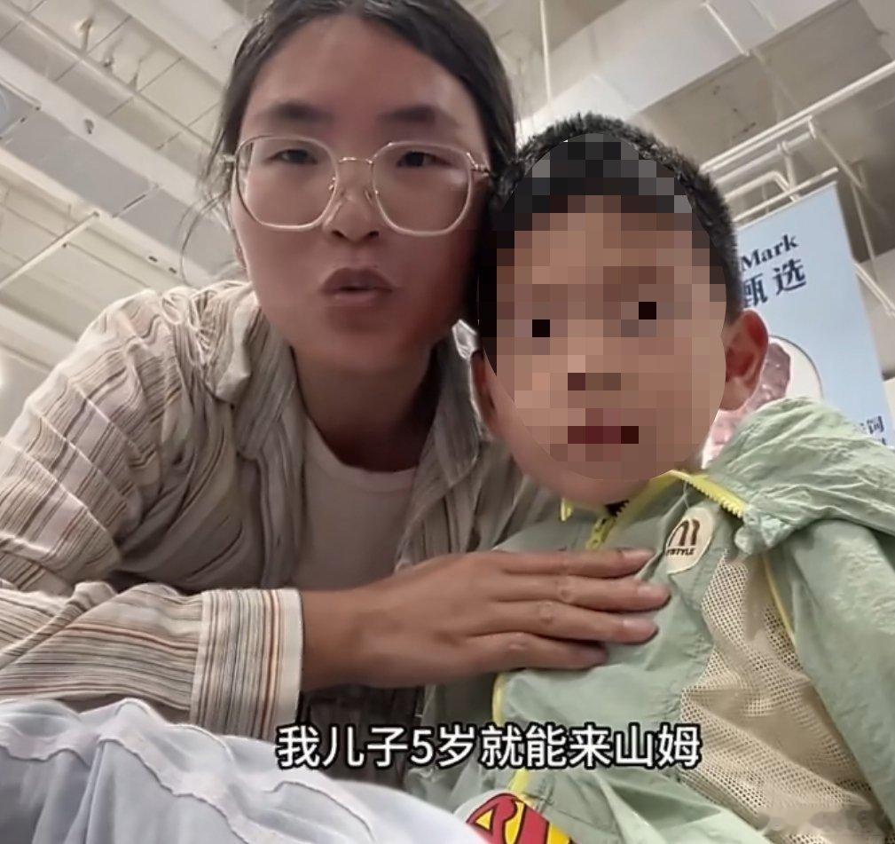 玩山姆托举梗妈妈上午道歉下午带货 这个人属于是坏人装蠢人，因为她不懂吗？她懂得离
