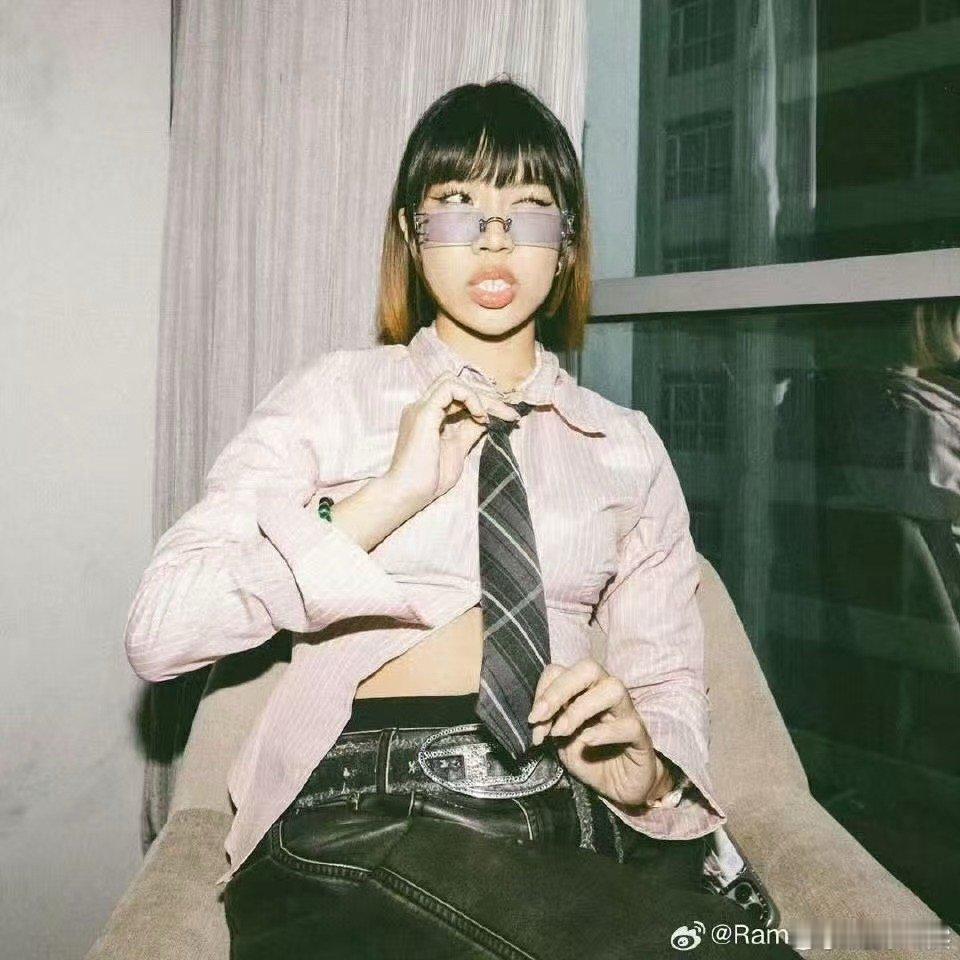 阿达娃拉面女孩是Women也是我们 宝子们，阿达娃和拉面的舞台，就是女性自信的高