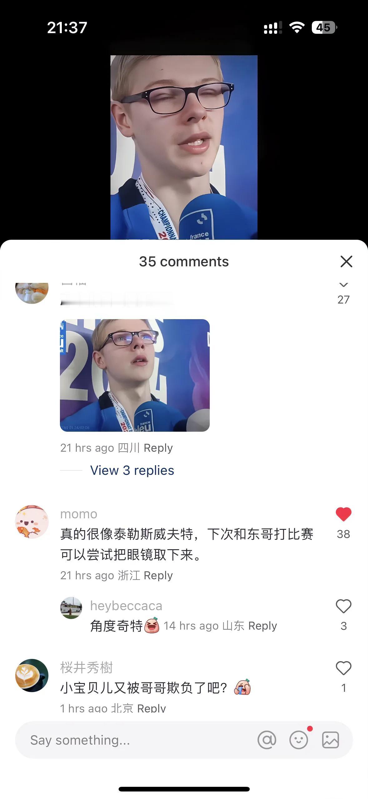 笑晕。

       有网友说小菲利克斯长得像泰勒斯威夫特。

       