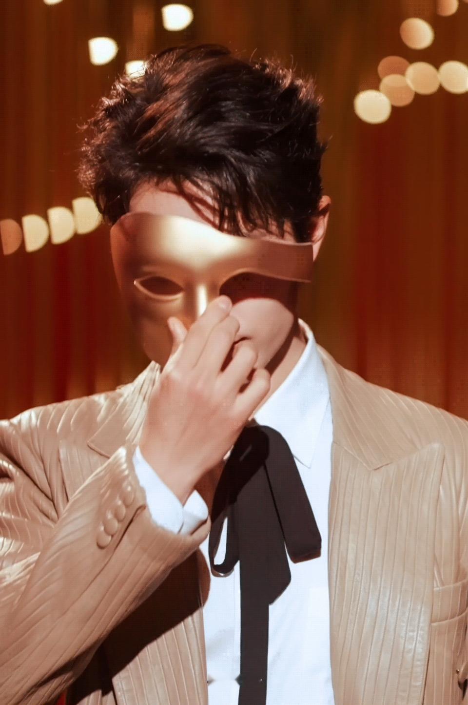 肖战的这几次神级救场肖战 高配得感自带高光，帅得毫不费力。 