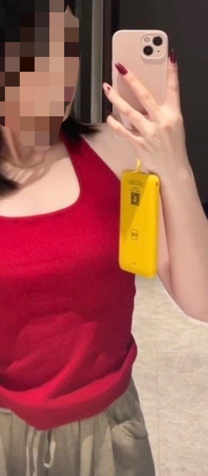 女人的日常如下：

iphone在家不充电，出门不带充电宝。

在外借充电宝，i