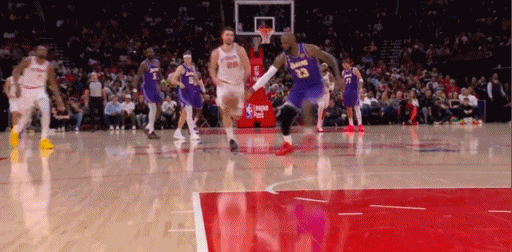 詹姆斯那个罚球线处起飞暴扣，41岁真的太狂了   今天返老还童啊！ 湖人vs火箭