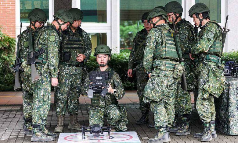 为应对大陆解放军，赖清德当局要买21万架无人机，搞不对称作战。

4月27日，中