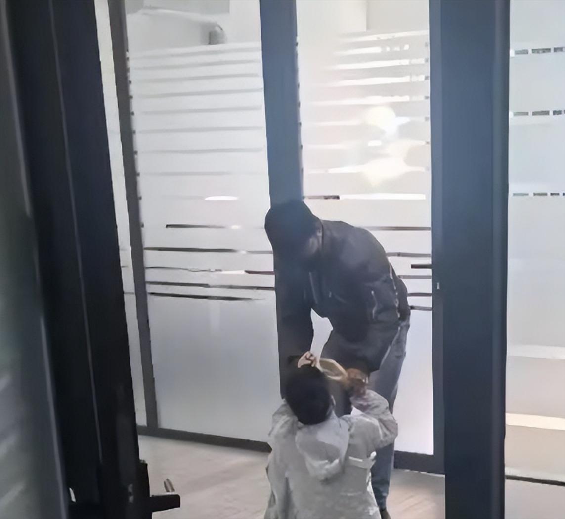 越南出事了！3 名中国员工外派越南家具厂，只因不愿接手超出能力范围的棘手项目，当