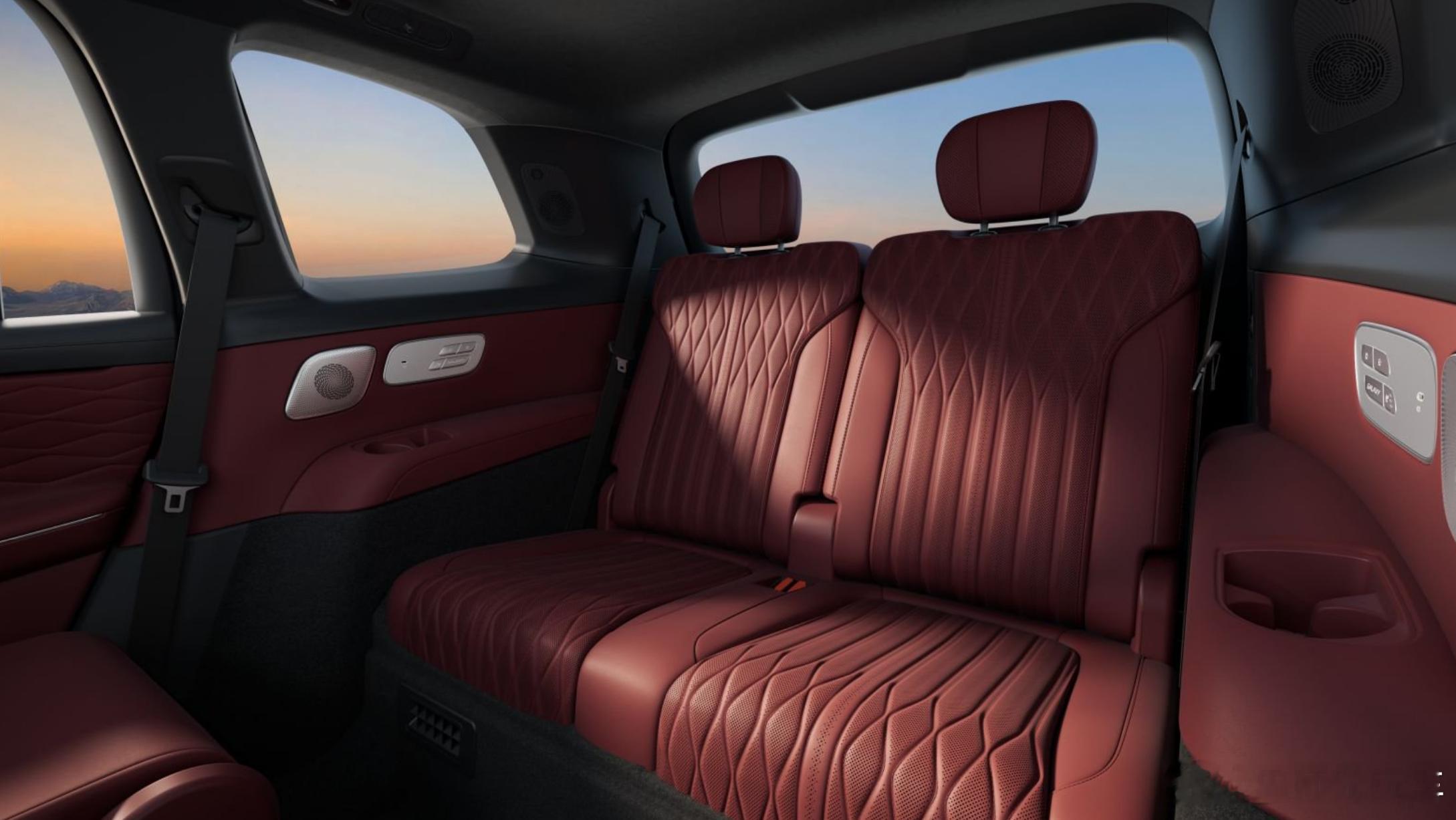 吉利银河M9黑金智曜版，把旗舰的门槛抬高了吗？4月23日，吉利银河M9黑金智曜版