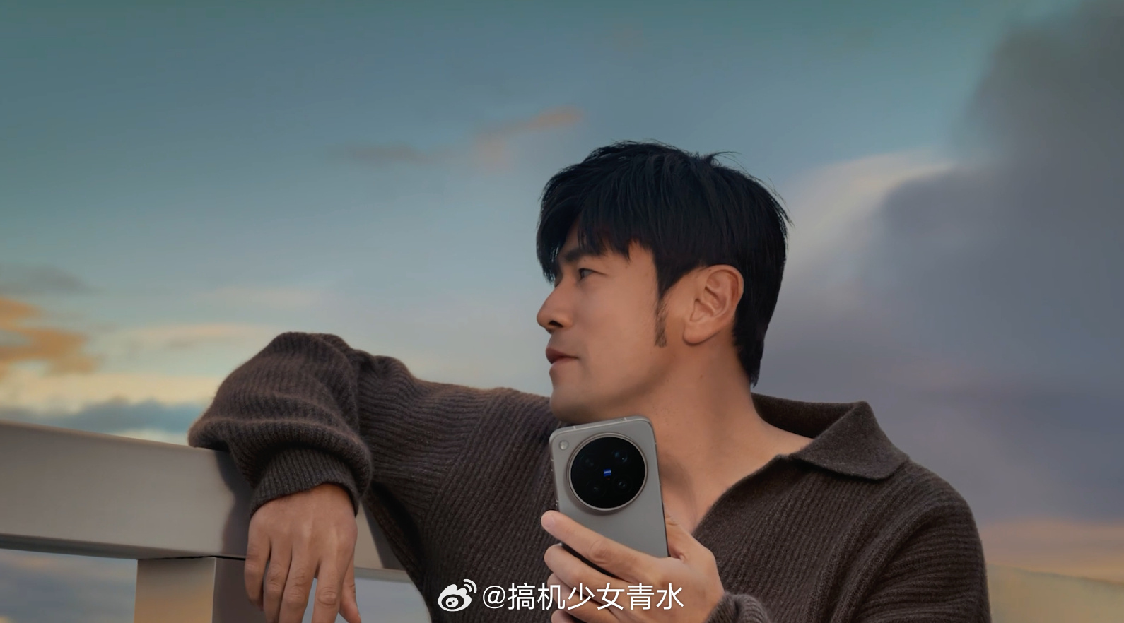 蓝厂这是为周杰伦全新拍摄了一版《晴天》MV嘛～这么多年过去了依旧好听[哆啦A梦花