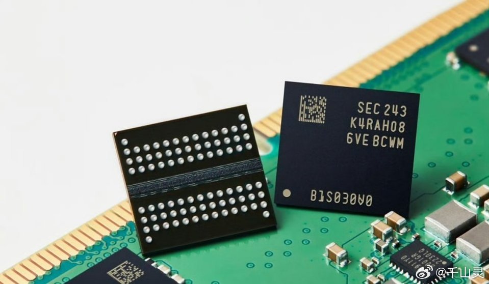 内存条价格出现断崖式下跌内存价格一夜崩盘！单日暴跌超百元，囤货商恐慌出逃，装机党