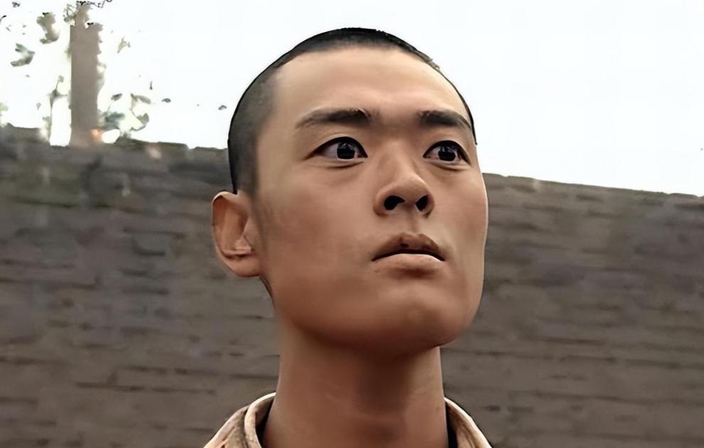 “演员李幼斌曾说，拍摄亮剑，张桐扮演我的勤务兵，也就是魏和尚，他年轻，却会抢戏，