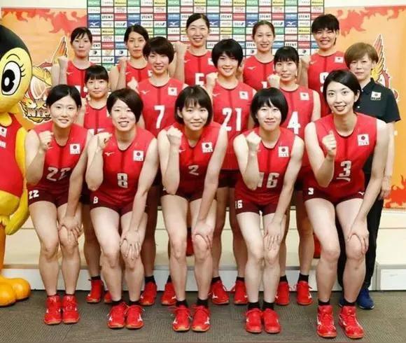 《日本女排在走下坡路》
昨天傍晚，女排亚锦赛半决赛在日本，泰国之间举行，结果，赛