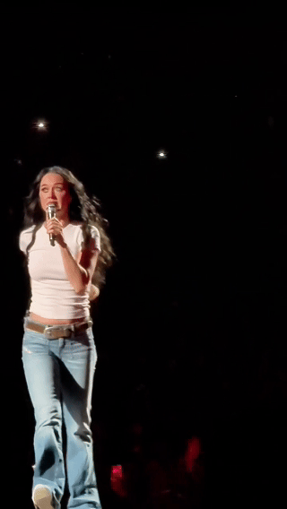 水果姐杭州演唱会误入拉练现场，咱就说谁懂这个水果姐的热情和高能量啊，这个演唱会现