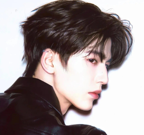 1.喜剧男星特别懂大家喜欢嗑什么，所以每次活动他都各种表演。2.五环的老婆自从知